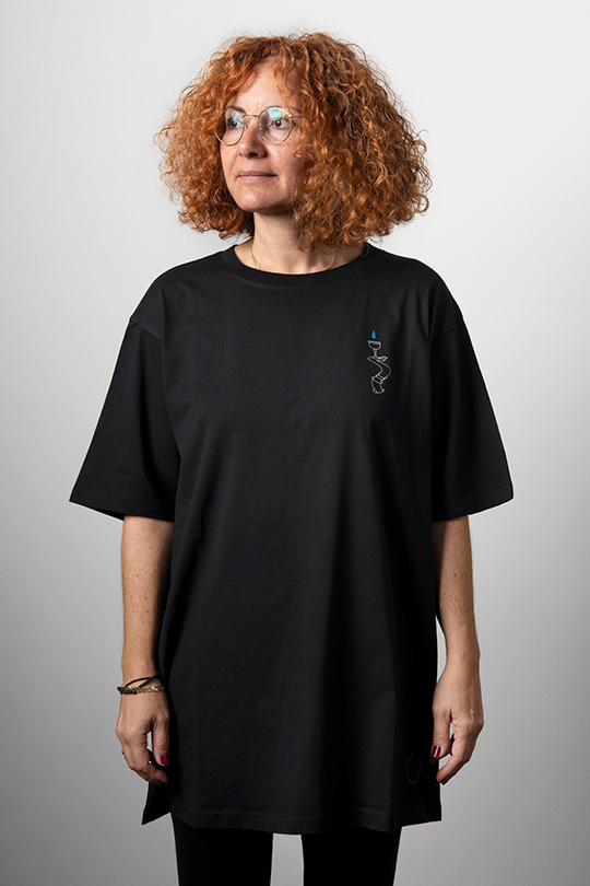 woman black tshirt front